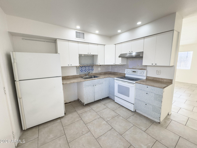 308 E Vogel Avenue - Photo 1