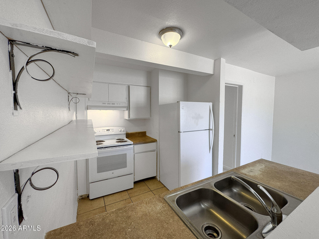 1708 W Yuma Street - Photo 1
