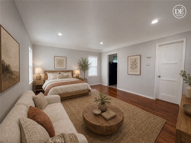 5646 3/4 Farmdale Avenue - Photo 1