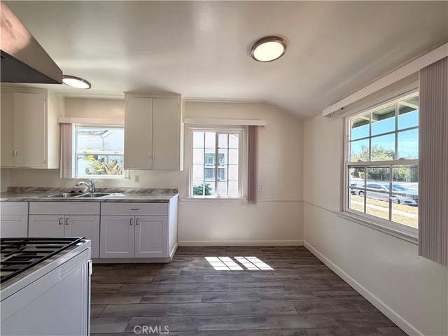 7536 White Oak Avenue - Photo 1