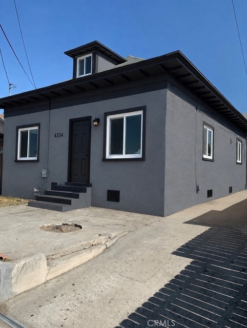 4354 Compton - Photo 1