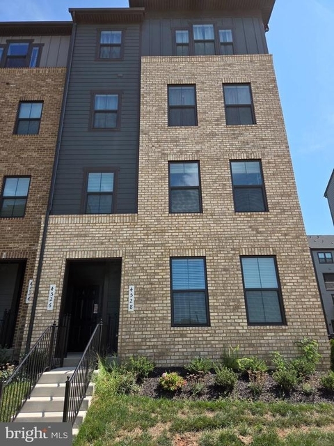 4528 Dandelion Loop - Photo 1