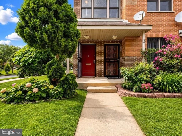 304 N 8th Street - Photo 1