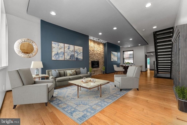 907 N 5th Street - Photo 1