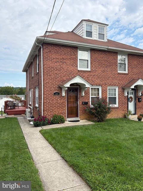 337 W Pennsylvania Avenue - Photo 1