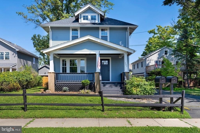 131 W Franklin Avenue - Photo 1