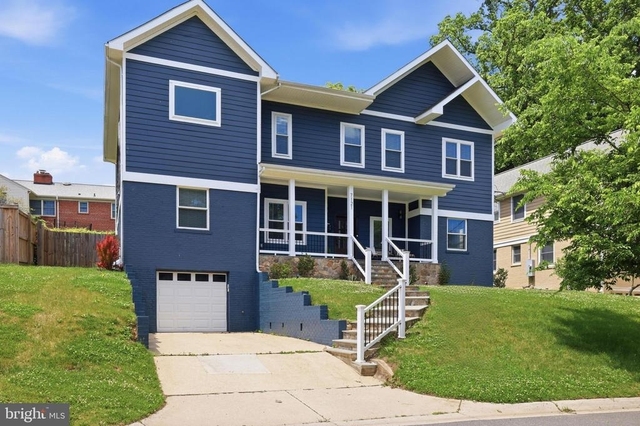 7121 W Greenvale Parkway - Photo 1