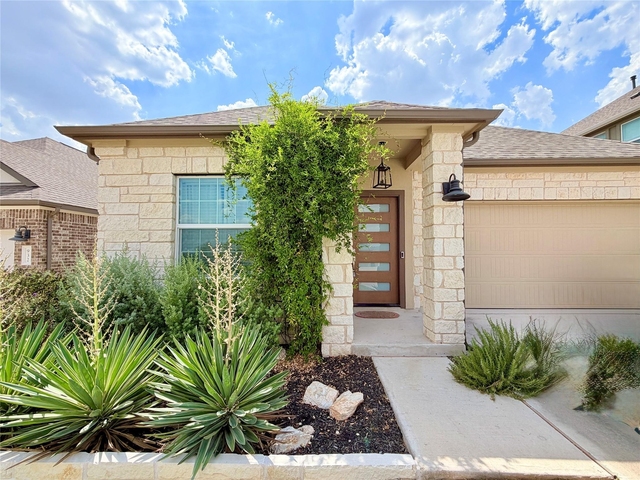 928 Legends Ln - Photo 1