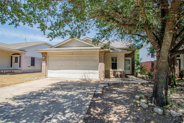 1436 Roxannes Run - Photo 1