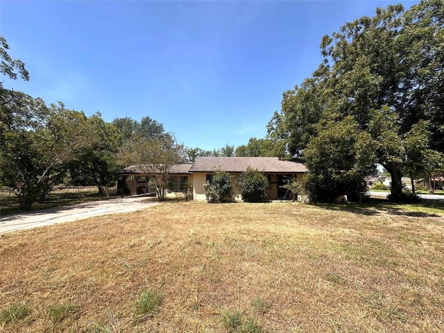 400 Sunbonnet Dr - Photo 1