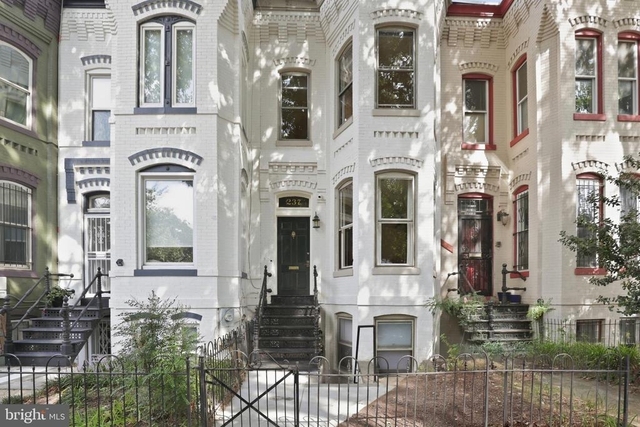 237 8th Street Ne - Photo 1