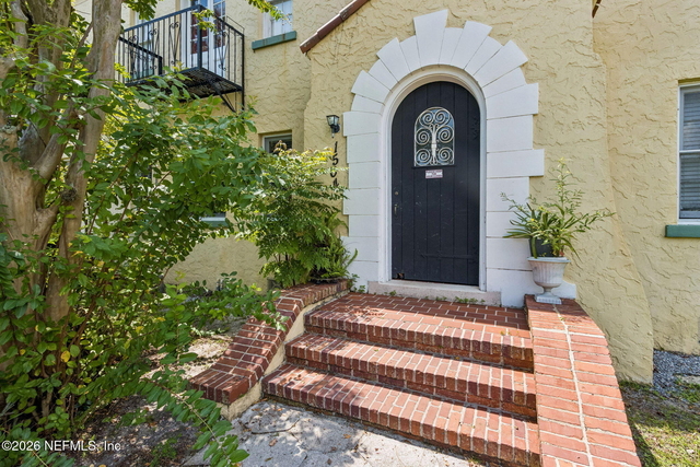 1504 Mcduff Avenue S - Photo 1