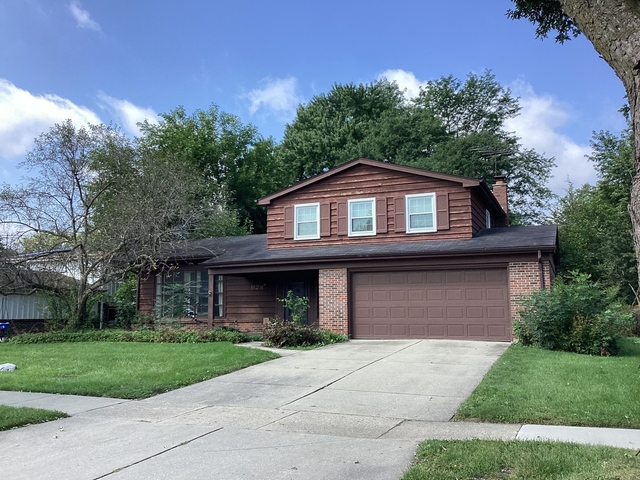928 N Rohlwing Road - Photo 1