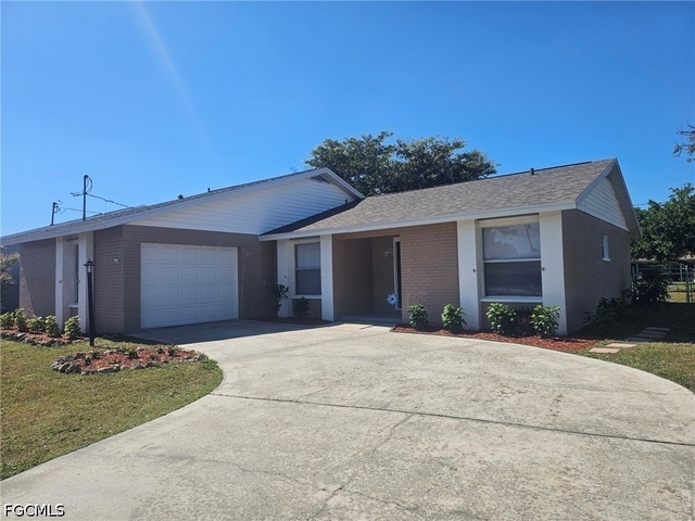 4126 Se 2nd Avenue - Photo 1