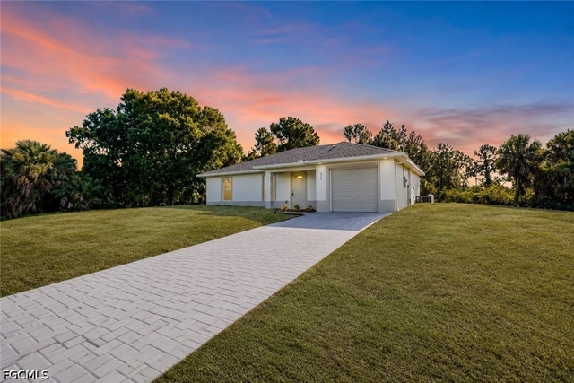 313 Laurel Avenue - Photo 1