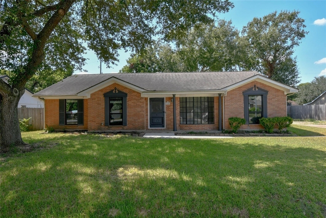 1126 Robert Street - Photo 1