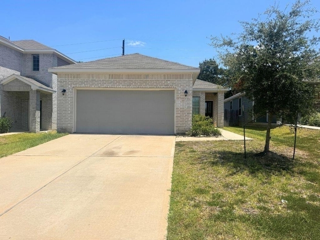 25734 Boxwood Hedge Lane - Photo 1