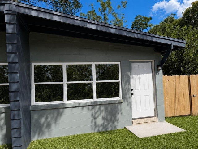 1605 Dauphin Lane - Photo 1