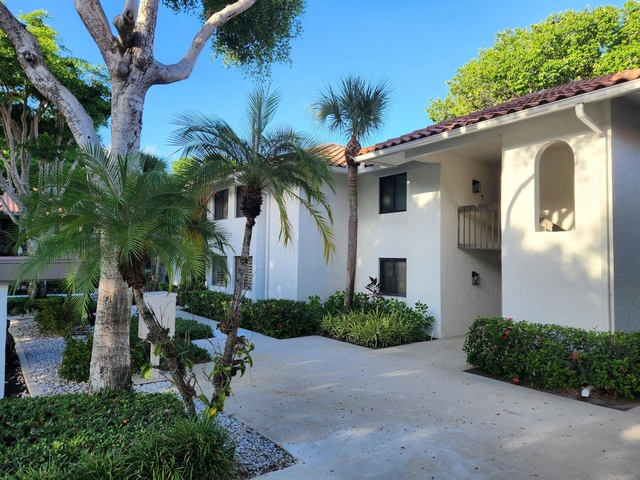 30 Pelican Pointe Drive - Photo 1
