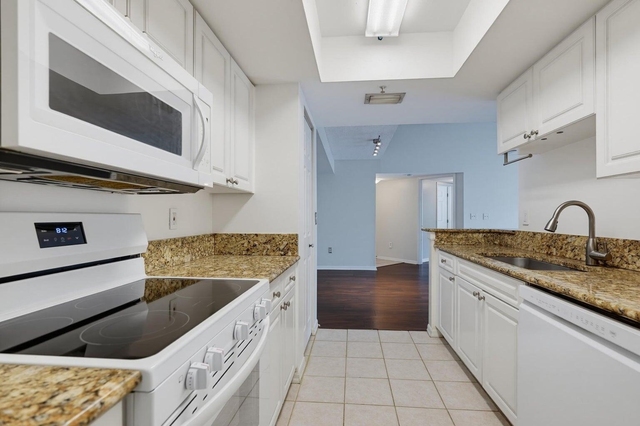 400 Crestwood Court N - Photo 1