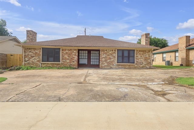 919 Southmoor Drive - Photo 1