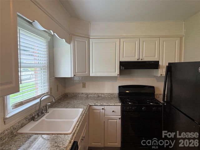 900 Junius Street - Photo 1