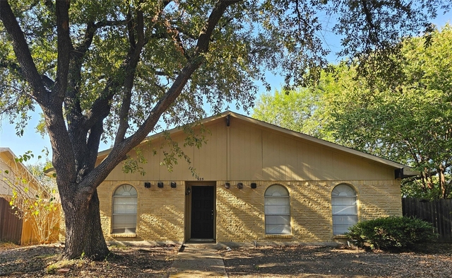925 Whitehall Drive - Photo 1
