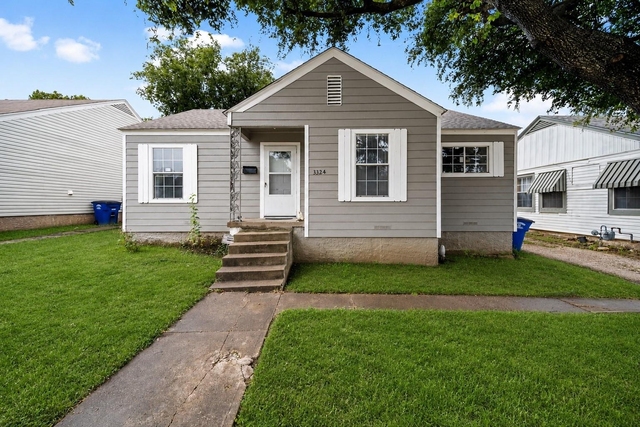 3324 W Clarendon Drive - Photo 1