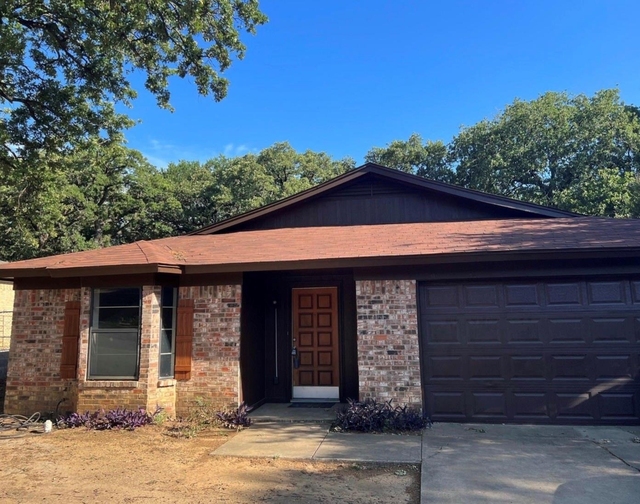 2936 Hunting Drive - Photo 1