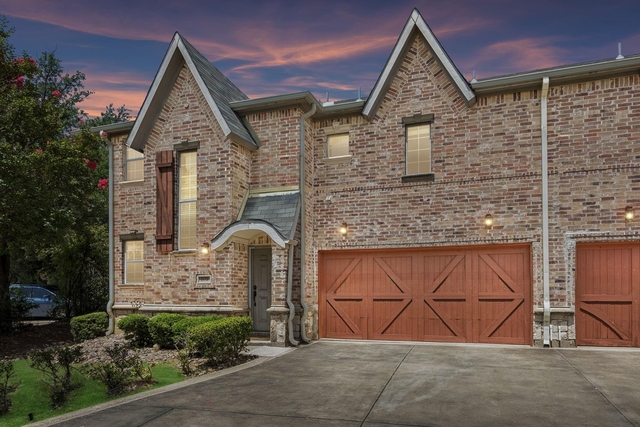 2113 Parkview - Photo 1