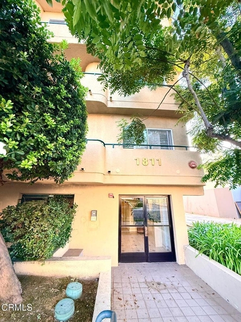 1811 Manning - Photo 1
