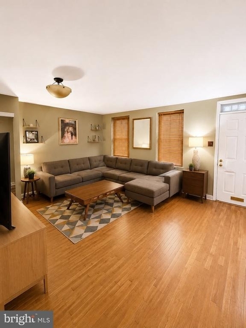 238 E Thompson Street - Photo 1