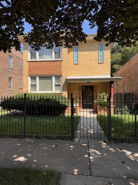 706 E 106th Street - Photo 1