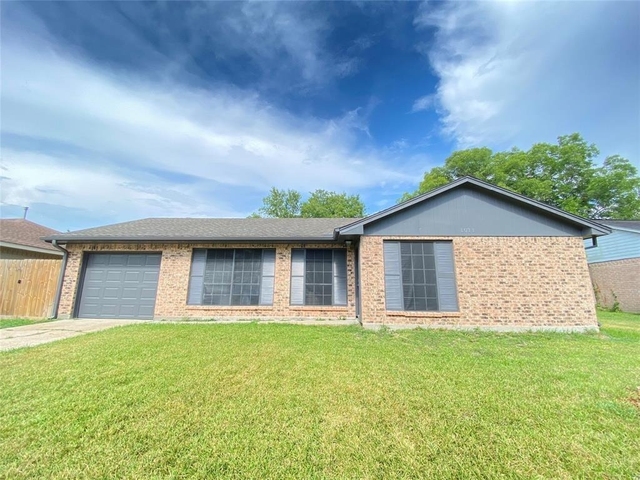 1011 Melford Avenue - Photo 1