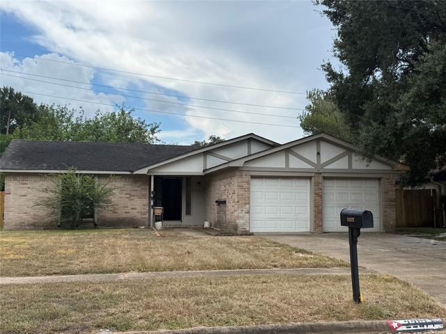 22611 Fincastle Drive - Photo 1