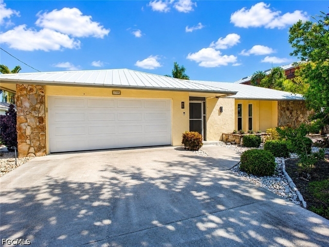 1709 Se 44th Street - Photo 1