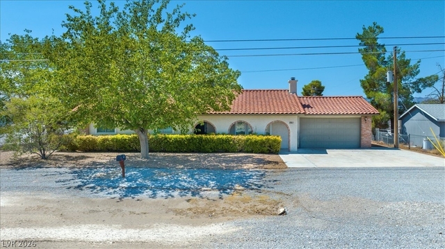 881 E Calvada Boulevard - Photo 1