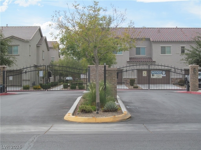823 Grand Country Avenue - Photo 1