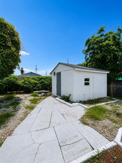 173 W 16th Street - Photo 1