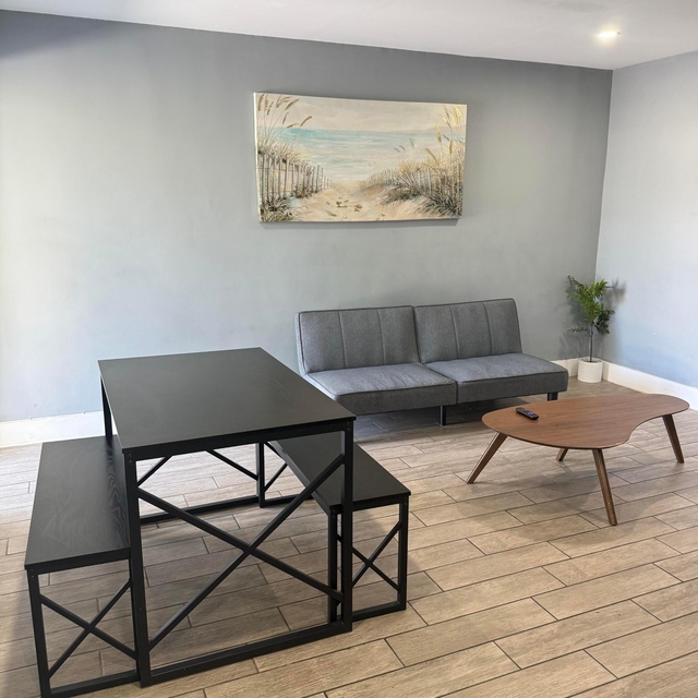 906 N Riverside Drive - Photo 1