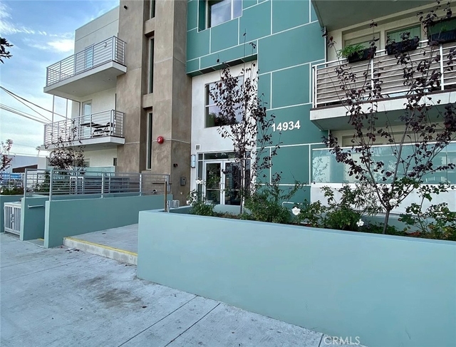 14934 Burbank Boulevard - Photo 1