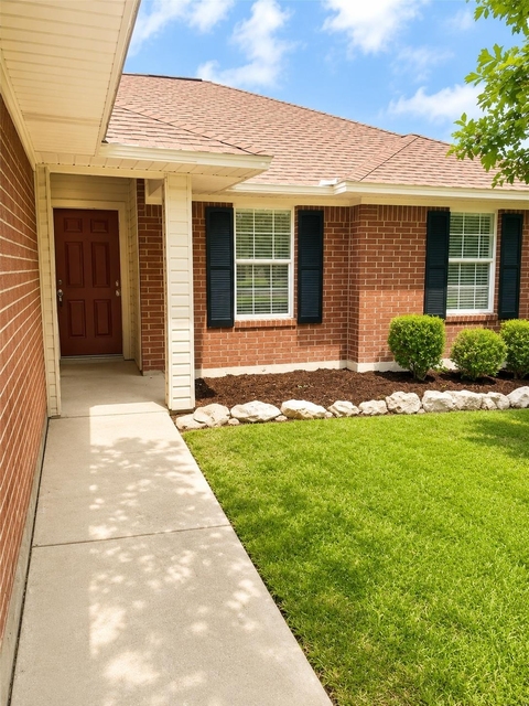 501 Amaryllis Ave - Photo 1