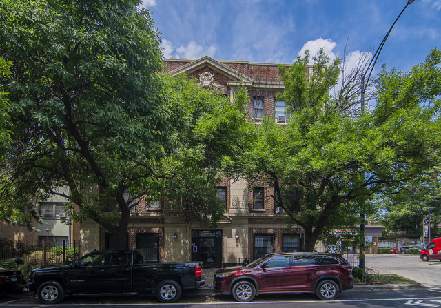 1414 W Pratt Boulevard - Photo 1