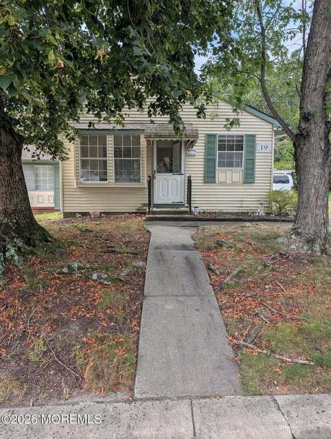 19b Spring Street - Photo 1