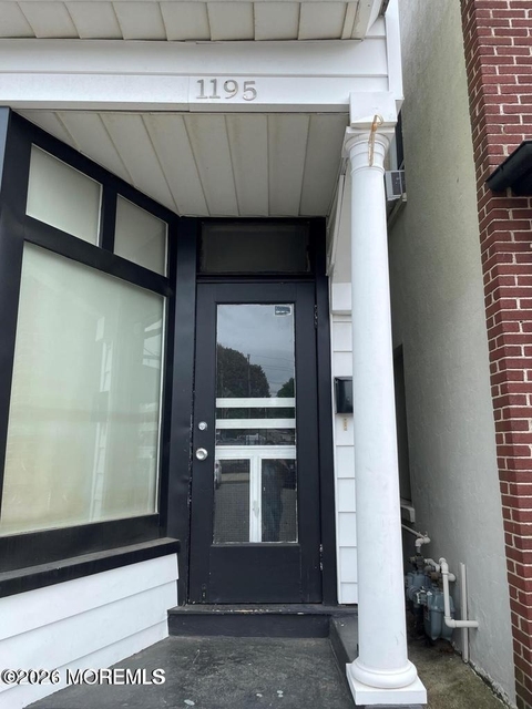 1195 Lincoln Square - Photo 1
