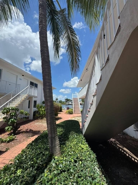 999 S Riverside Drive - Photo 1