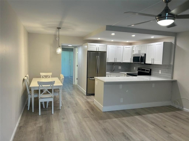 423 Markham T - Photo 1