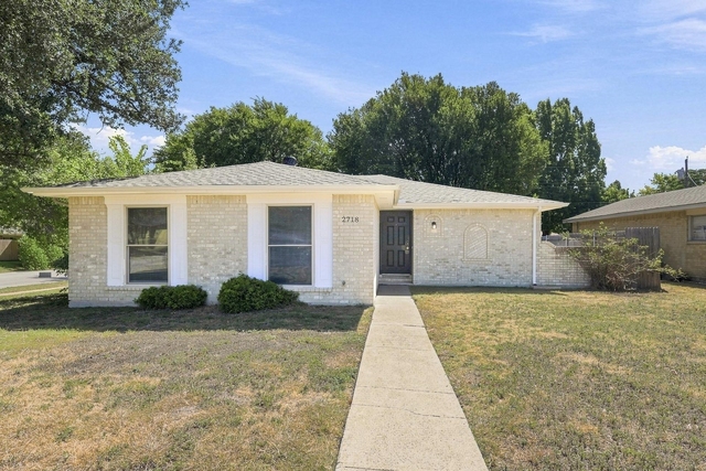 2718 Oakmont Drive - Photo 1