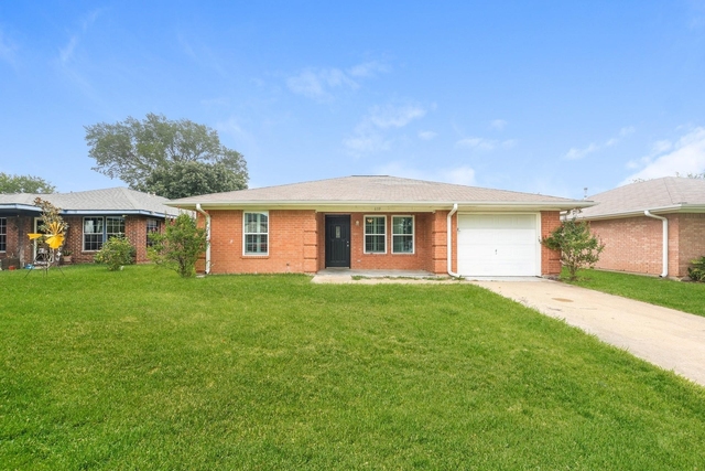 609 E Buffalo Street - Photo 1