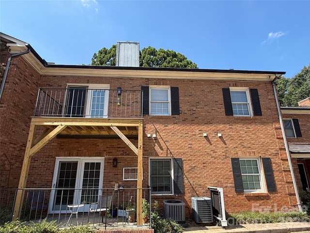 1014 Queens Road - Photo 1